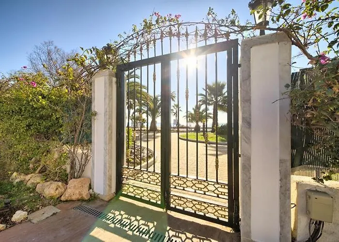 First Line In Puerto Banus Апартаменты