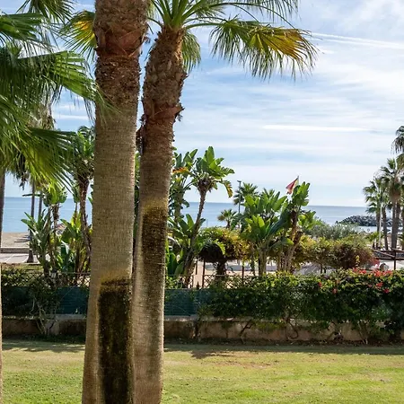 アパート First Line In Puerto Banus マルベーリャ