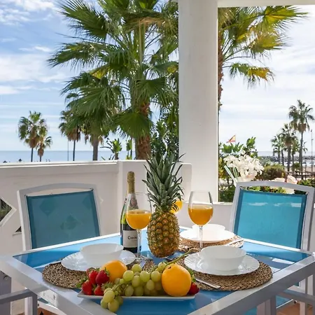 アパート First Line In Puerto Banus マルベーリャ