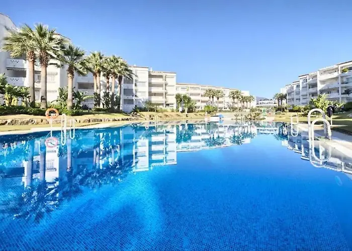 First Line In Puerto Banus マルベーリャ